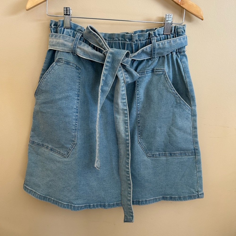 Casual Blue Denim Mini Skirt with Rouched Tie Waist and patch front pockets